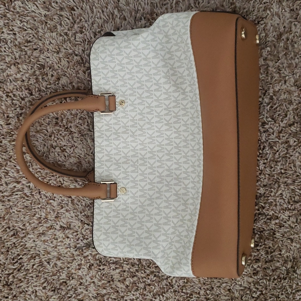 Michael Kors Bg - Picture 2 of 3
